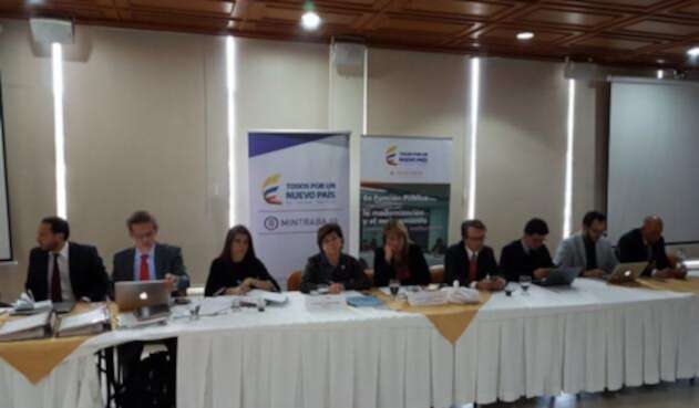 Servidores-Públicos-@DAFP_COLOMBIA-LAFM.jpg