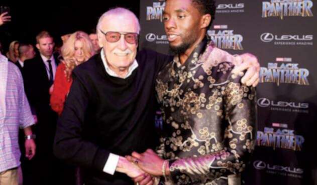 Stan-Lee-y-Chadwick-Boseman-AFP.jpg