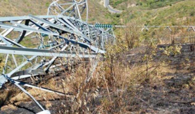 Torre-eléctrica-derribada-Colprensa.jpg