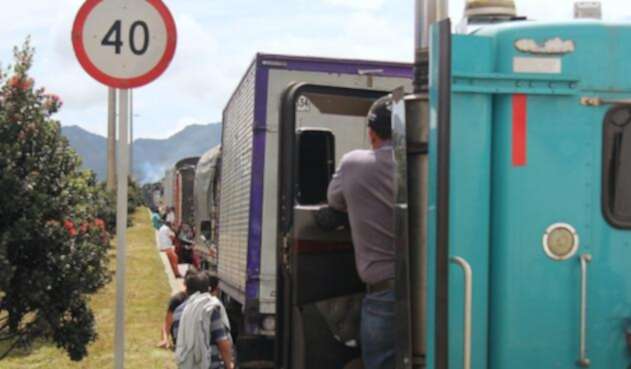 TransitoCamionesRefCOLPRENSA.jpg