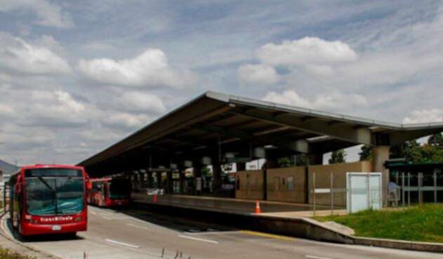 Transmilenioestacionsubacolprensa.jpg