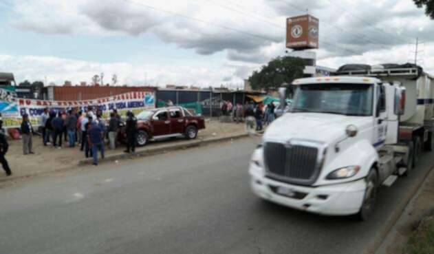 TransporteCargaCamionesCamionerosRefCOLPRENSA.jpg