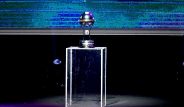TrofeoCopaSudamericanaAFP-2.jpg