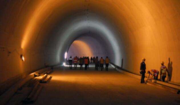 TuneldelaLineaRefCOLPRENSA.jpg