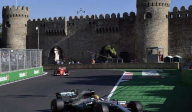 VettelHamiltonF1AFPlafm1.jpg