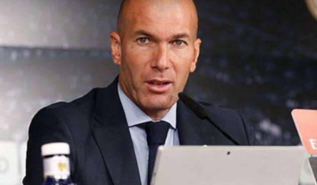 ZidaneRuedadePrensaFotoOficialRealMadrid.jpg