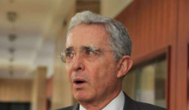 alvarouribe1.jpg