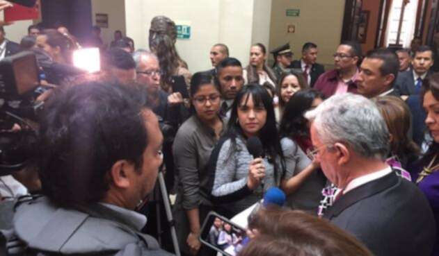 alvarouribecongres1.jpg