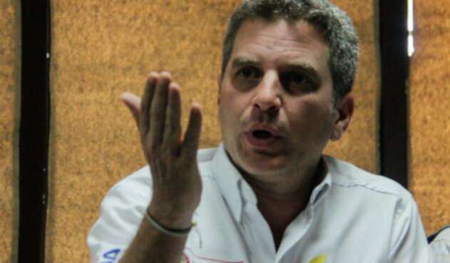 carloscorreacolprensa.jpg