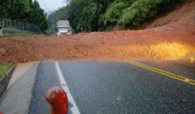 derrumbe-autopista1-e1505921905895.jpg