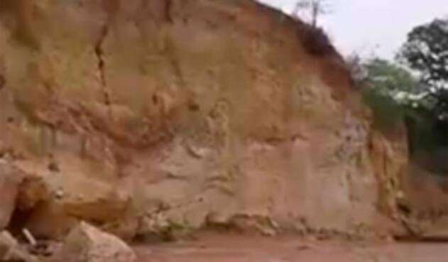 desprendimiento-montaña-Girón-LA-FM.jpg