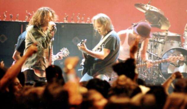 eddievedderpearljamneilyoungrollingstone1.jpg