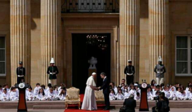 elpapafranciscoysantoscolprensa.jpg