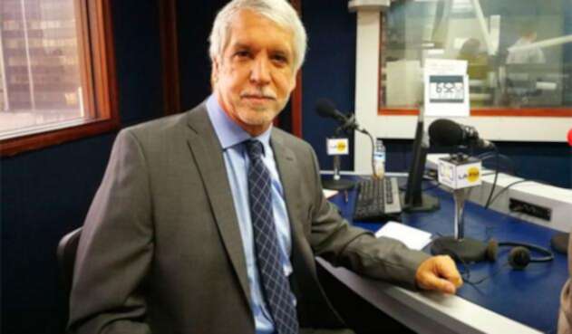 EnriquePenalosalafm1.jpg
