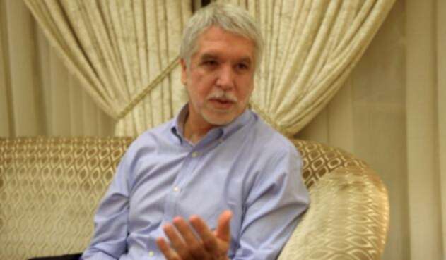 enriquepenalosa_1464372526.jpg