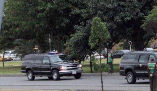 Carro blindado escoltascolprensa.jpg