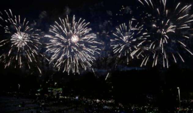 fuegosartificialescolprensa.jpg