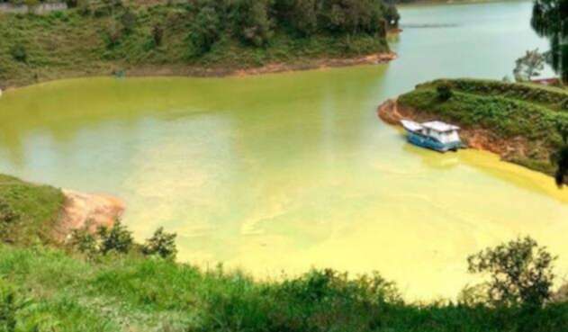 guatapé-contaminacion.jpg