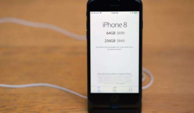 iPhone8RefAFP.jpg