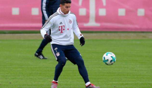 jamesentrenandoconBayernMunich.jpg