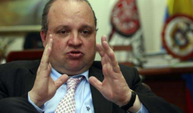 jorgeenriquevelezcolprensa.jpg