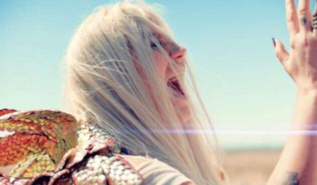 kesha-praying-singing-song.jpg