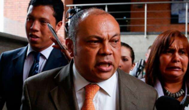 luisalonsocolmenarescolprensalafm.jpg