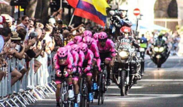 manzanapostobonteamvuelta1.jpg