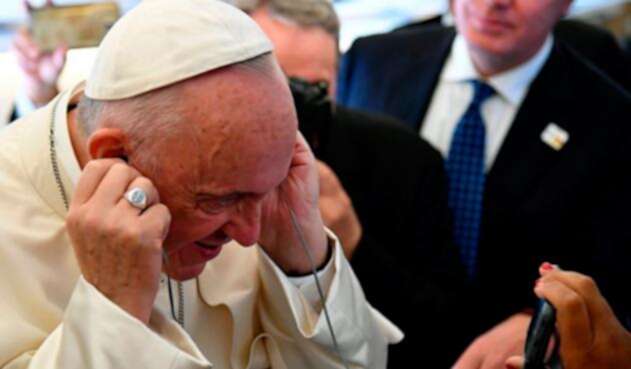 papafranciscoavionlafm2.jpg