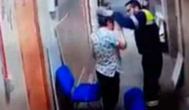 paramedico-agredo-mujer.jpg