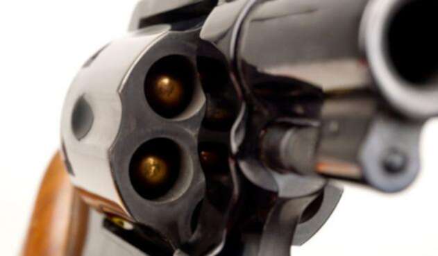 Pistola - Arma de fuego - Revólver Pistola - Arma de fuego - Revólver