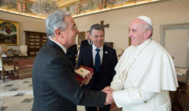 santosuribepapafranciscoafplafm1.jpg
