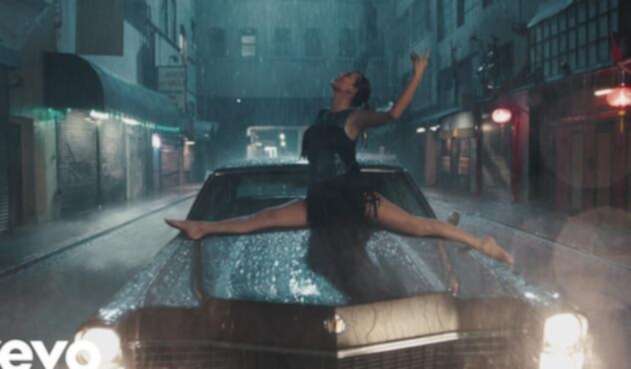 taylor-swift-delicate-official.jpg