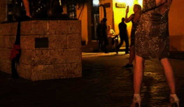 turista-desnudo1.png