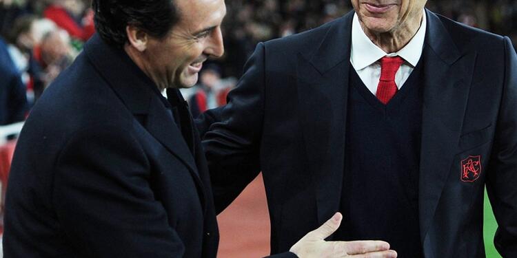Unai Emery, técnico de Arsenal, y Arsene Wenger, estratega saliente del conjunto de Londres Unai Emery, técnico de Arsenal, y Arsene Wenger, estratega saliente del conjunto de Londres