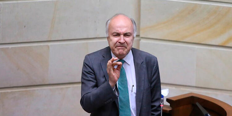 Enrique Gil Botero, ministro de Justicia, en el Congreso de la República, en Bogotá