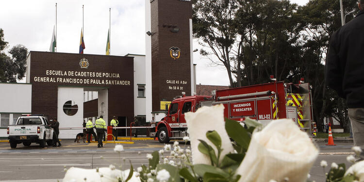 Fachada de la escuela General Santander, tras atentado con carro bomba.