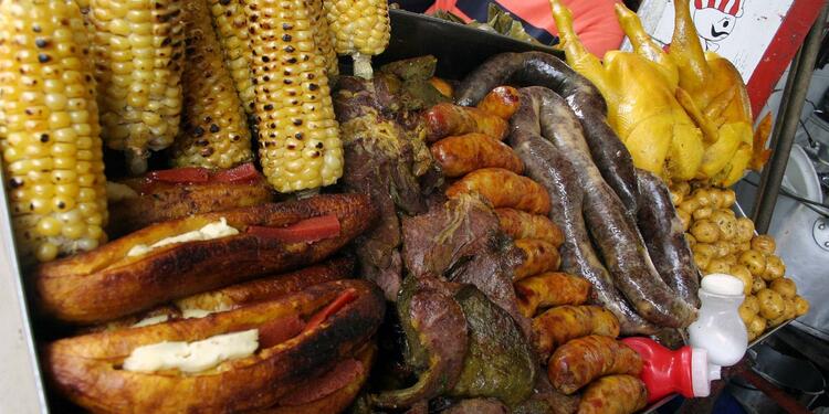 La oferta de alimentos procesados, altos en carbohidratos y grasas malas y aumento de dulce, así como una vida sedentaria pueden propiciar el desarrollo de obesidad.