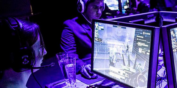 Gamers jugando jugando una partida de Fornite