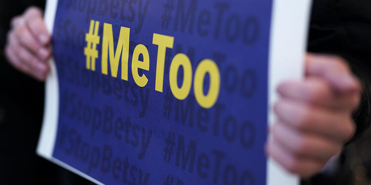 Las autoridades piden presentar las denuncias formales sobre el nuevo caso de acoso sexual en un colegio de Medellín. #MeToo movimiento contra la agresión sexual y el acoso sexual