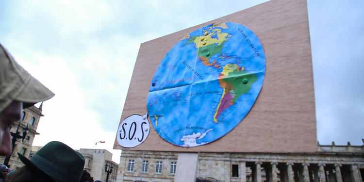 Movilización por la lucha contra el cambio climático en la Plaza de Bolívar de Bogotá