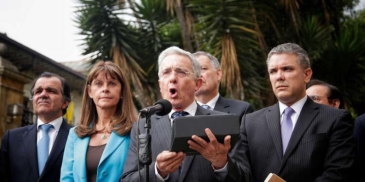 Óscar Iván Zuluaga, ex candidato presidencial; Marta Lucía Ramírez, vicepresidenta de la República; Álvaro Uribe Vélez, senador; Iván Duque, presidente de la República. Detras de Uribe Alejandro Ordóñez, embajador de Colombia ante la OEA