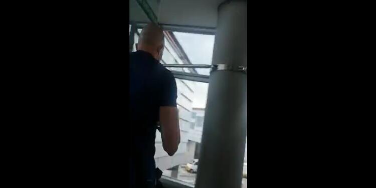 Hombre en El Dorado le escupe en la cara a una empleada