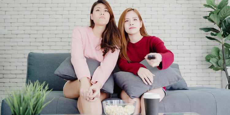 Mujeres viendo películas