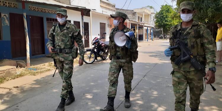 Los soldados incrementan patrullas en el sur de la ciudad.