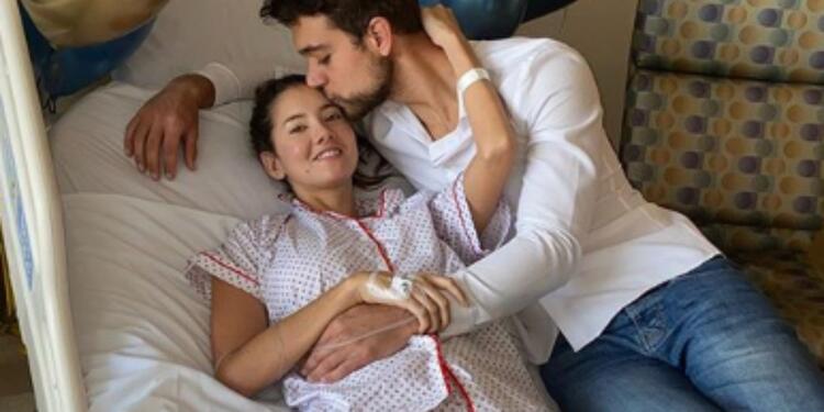 Daniella Álvarez y su novio