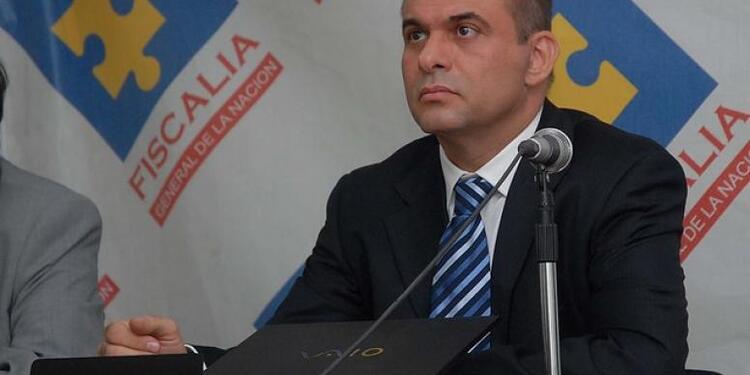 Publican circular roja contra Mancuso.