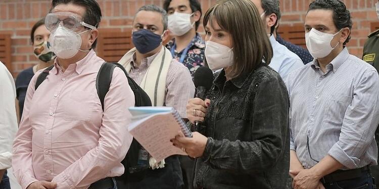 Comisión del Gobierno que se reunió con minga indígena