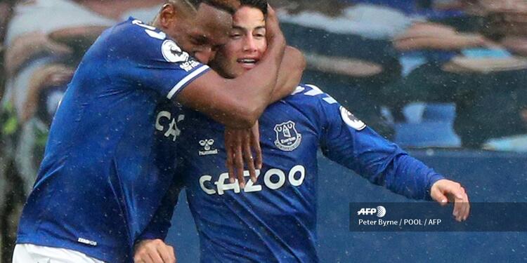 James y Yerry Mina en Everton