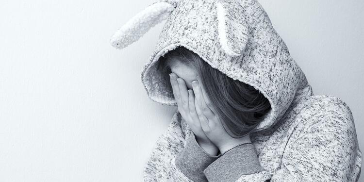 Niña llorando - maltrato a niños En Colombia queda prohibido el castigo físico a los niños